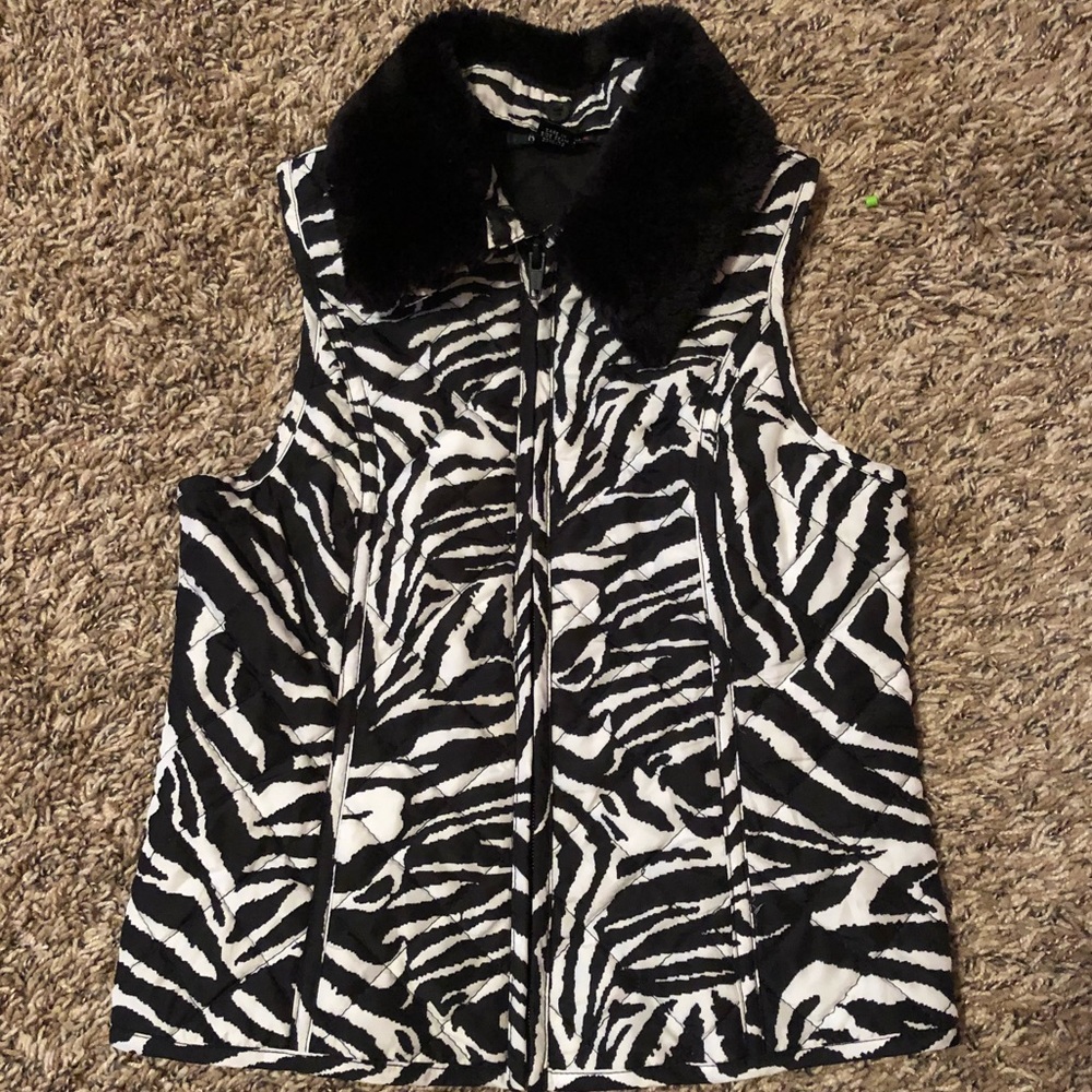 Girls Med animal print vest with faux fur collar
